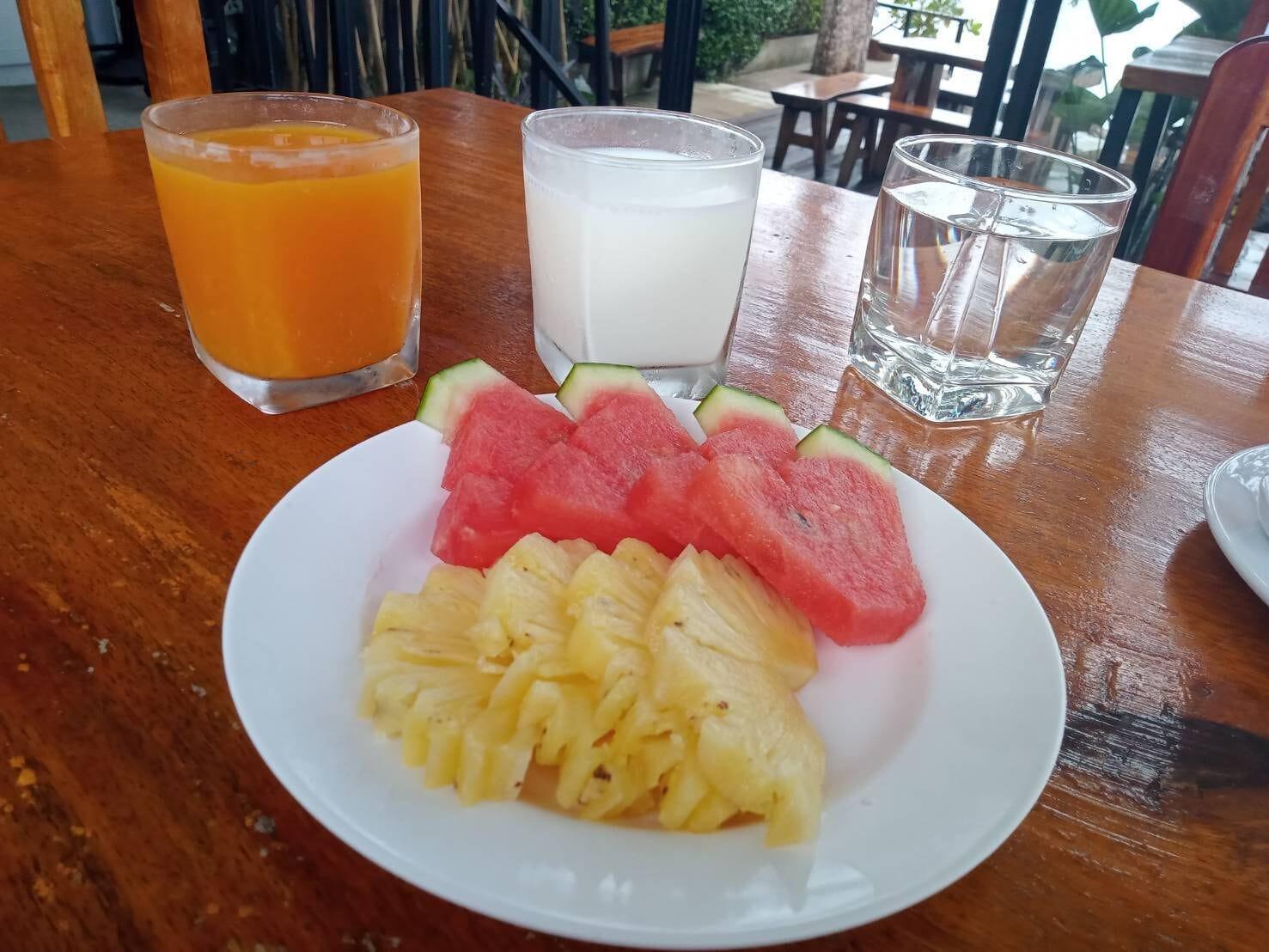 Fresh fruit plate and just-pressed juices
