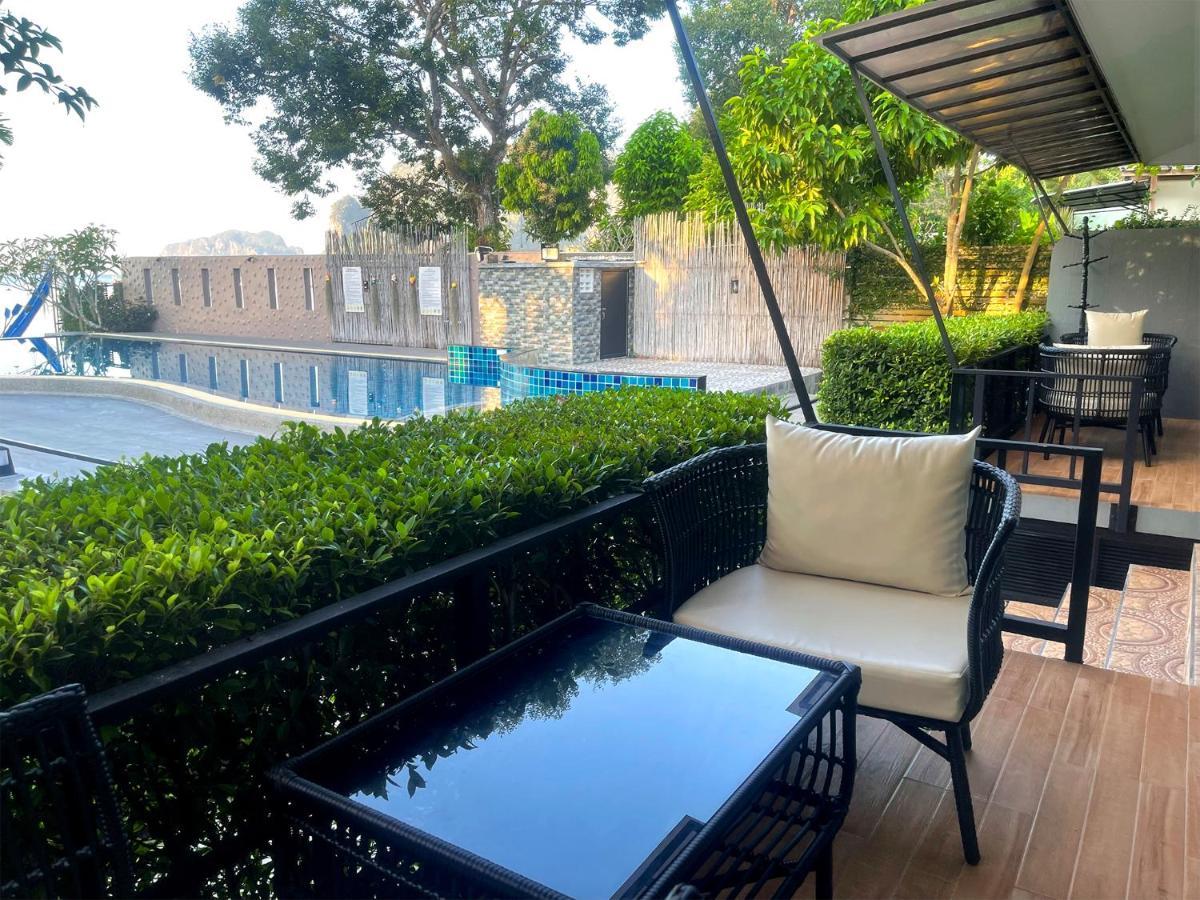 Poolside lounge seating